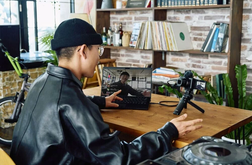 Sony ZV1 Content Creators Combo Kit Digital Vlog Camera