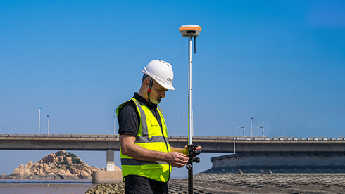 CHCNAV i83 Pro Smart IMU-RTK GNSS + L-Band Receiver