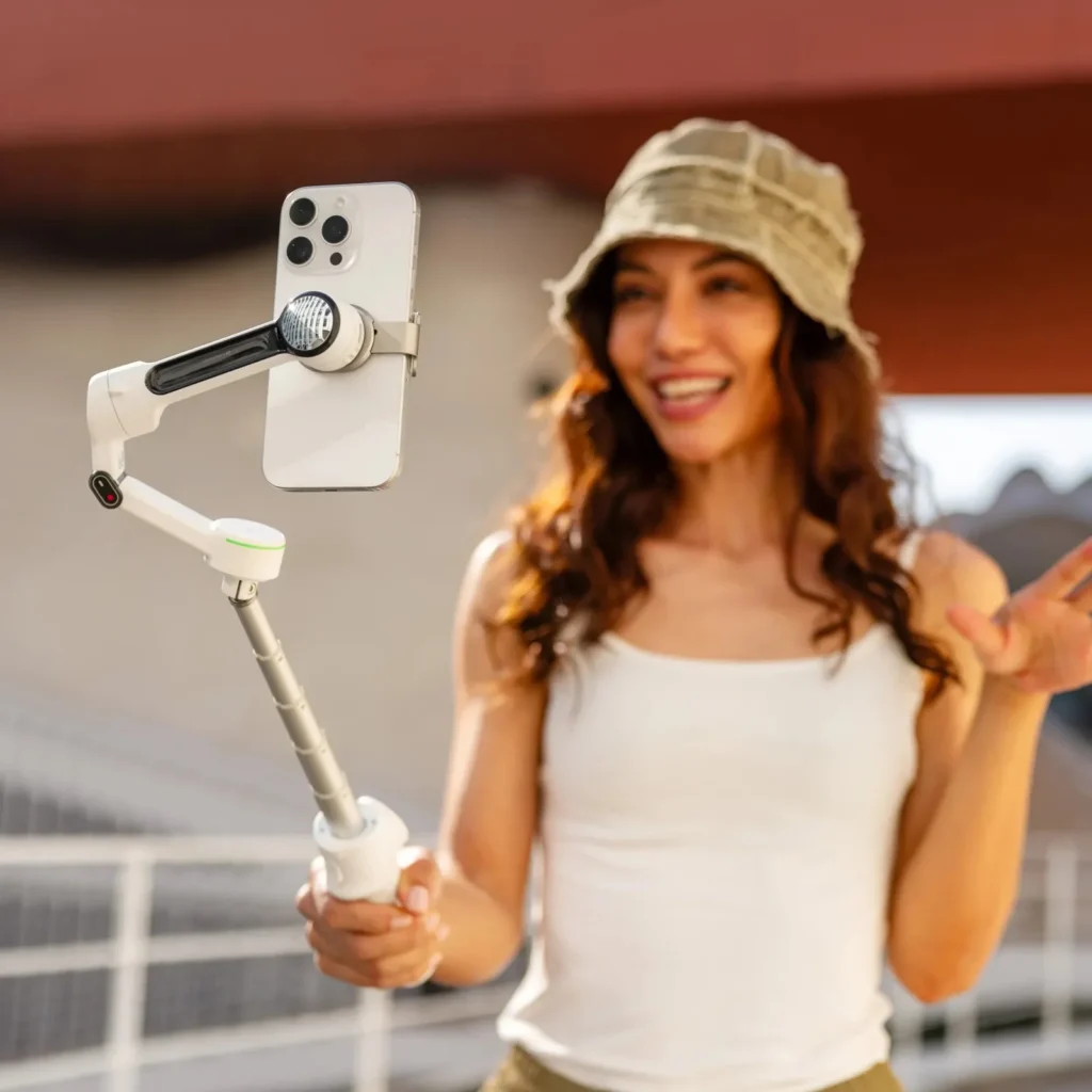 Insta360 Flow 2 Pro AI Tracker Bundle